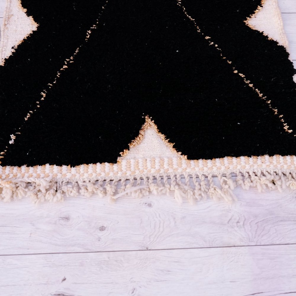 Costum rug - Authentic Moroccan Rug - Picture 2 of 7